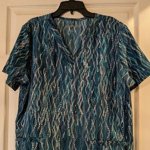 Uniform Advantage printed scrub top size Large